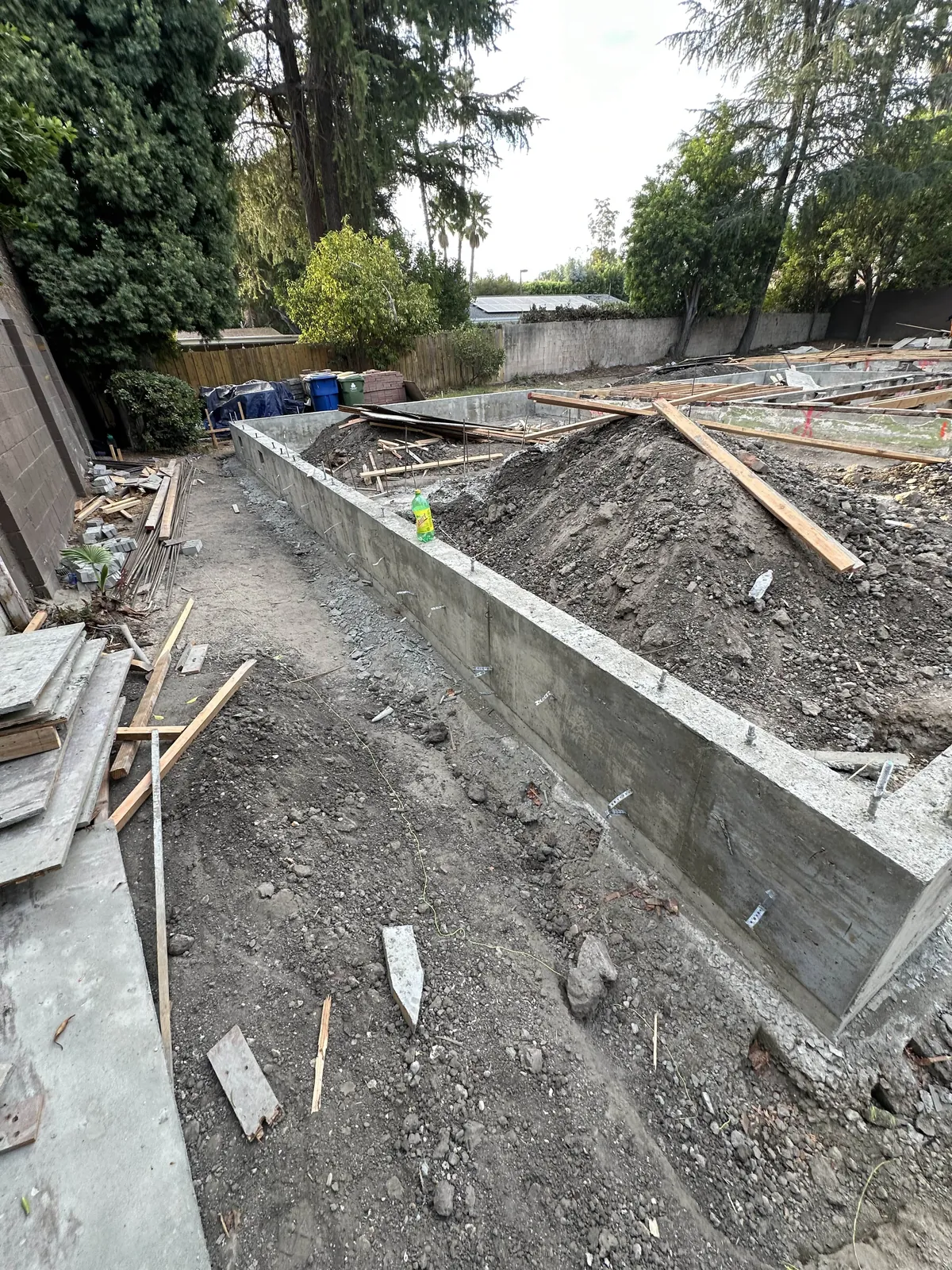 Poured concrete retaining / basement wall