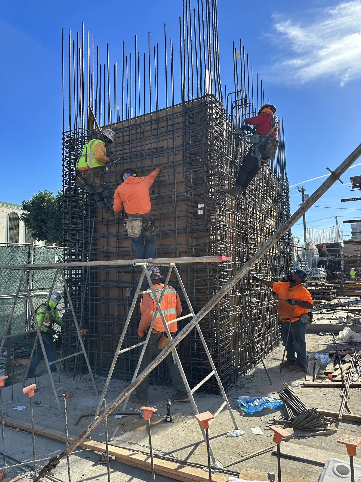 Tall column rebar cage and formwork — seismic-grade reinforcement